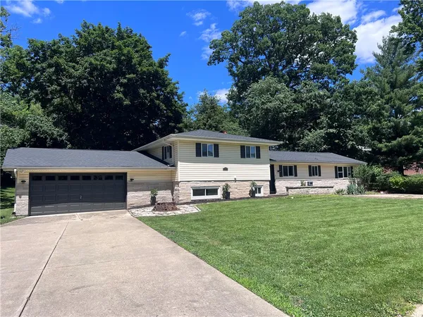 $229,900 | 34 Green Oak Drive, Decatur, IL 62526