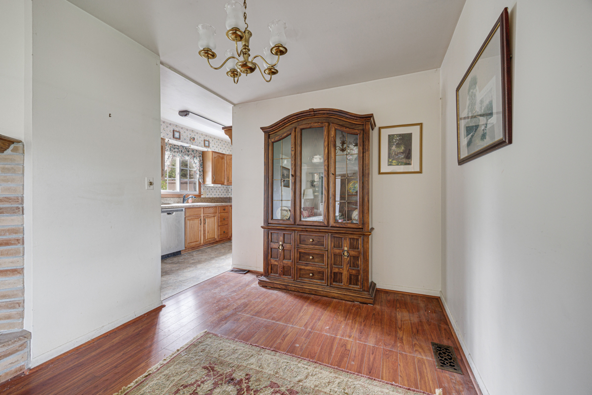 33 Walpole Road Elk Grove Village, IL 60007 - Photo 4 of 24 Gallery Image 4