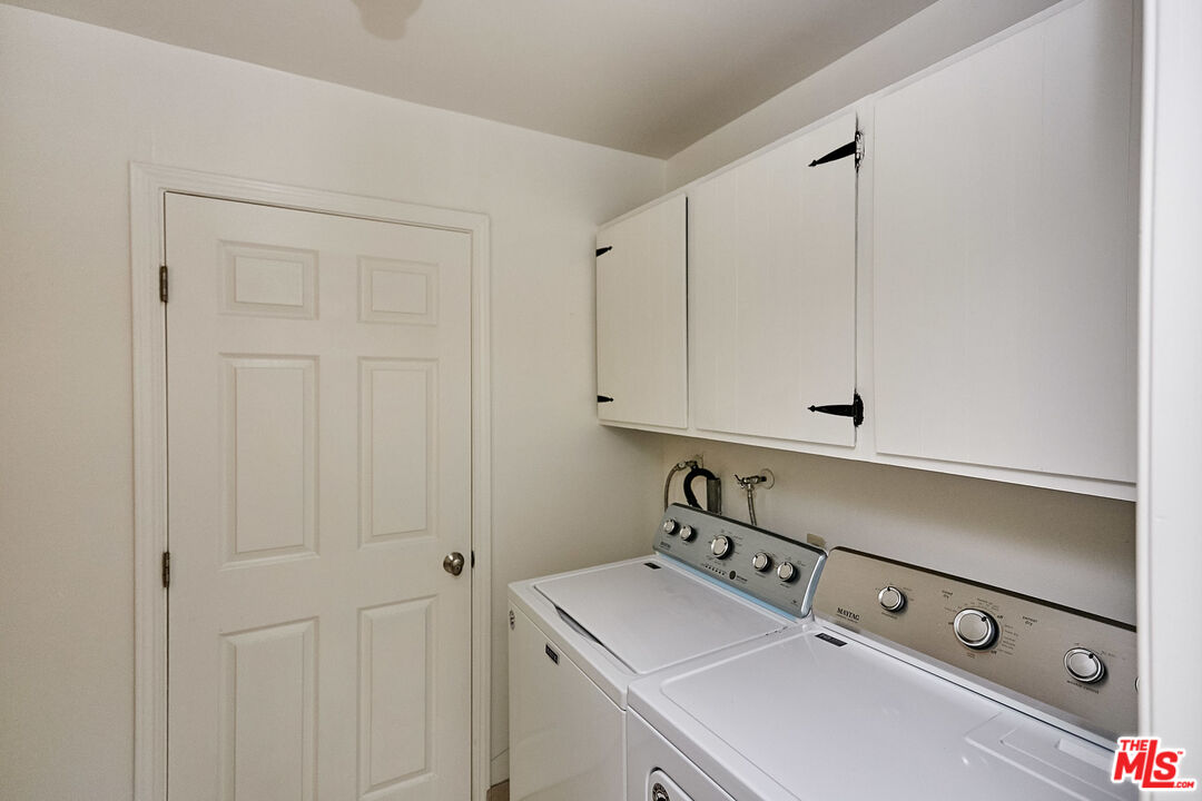 1253 Keniston Avenue Los Angeles, CA 90019 - Photo 20 of 35 a utility room with dryer and washer