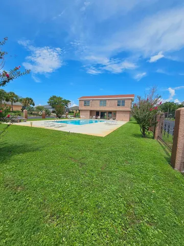 a view of a tennis court