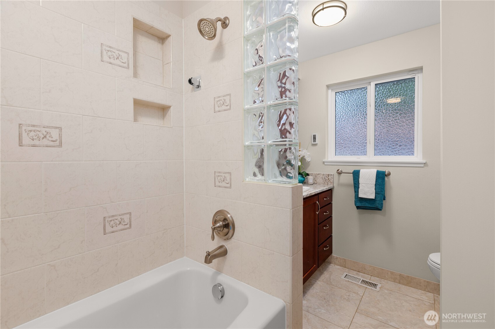 14518 112th Avenue Northeast Kirkland, WA 98034 - Photo 29 of 38