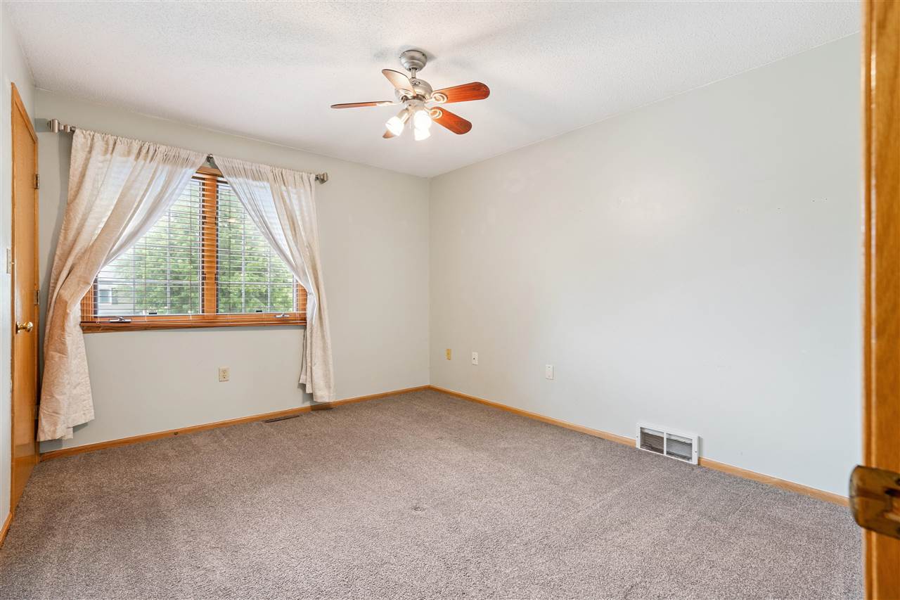 6911 Winthrop Road Northeast Cedar Rapids, IA 52402 - Photo 14 of 32 Gallery Image 14