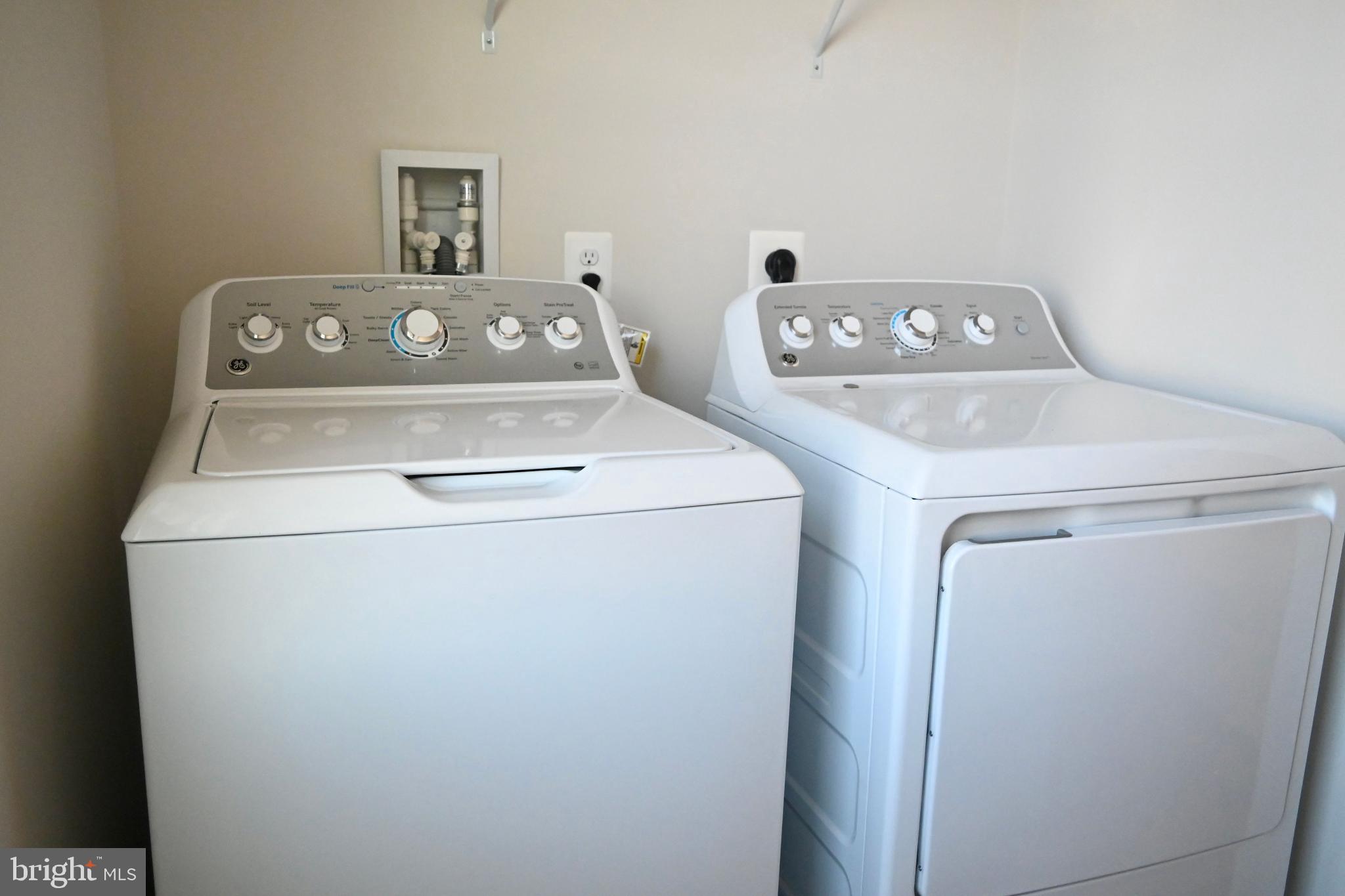 110 Mariners Way Cambridge, MD 21613 - Photo 19 of 41 Modern laundry appliances in a bright space.