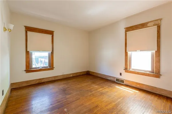 $1,700 | 237 North Park Avenue, Buffalo, NY 14216