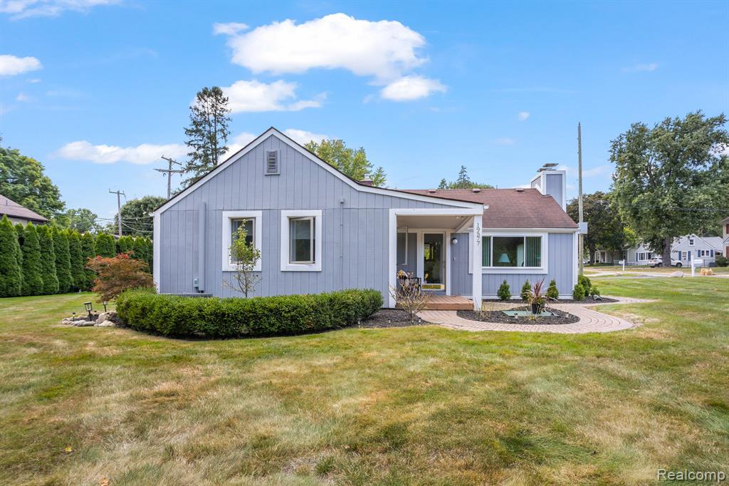 19577 Clement Road Northville, MI 48167 - Photo 3 of 26