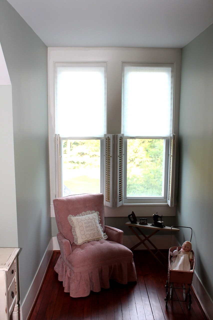 292 High Street Morrison, TN 37357 - Photo 27 of 39 a living room with furniture and a window