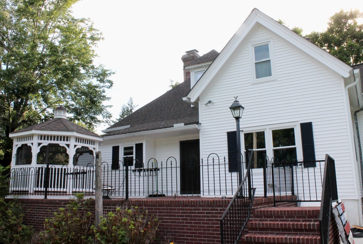 292 High Street Morrison, TN 37357 - Photo 32 of 39 a front view of a house with a porch