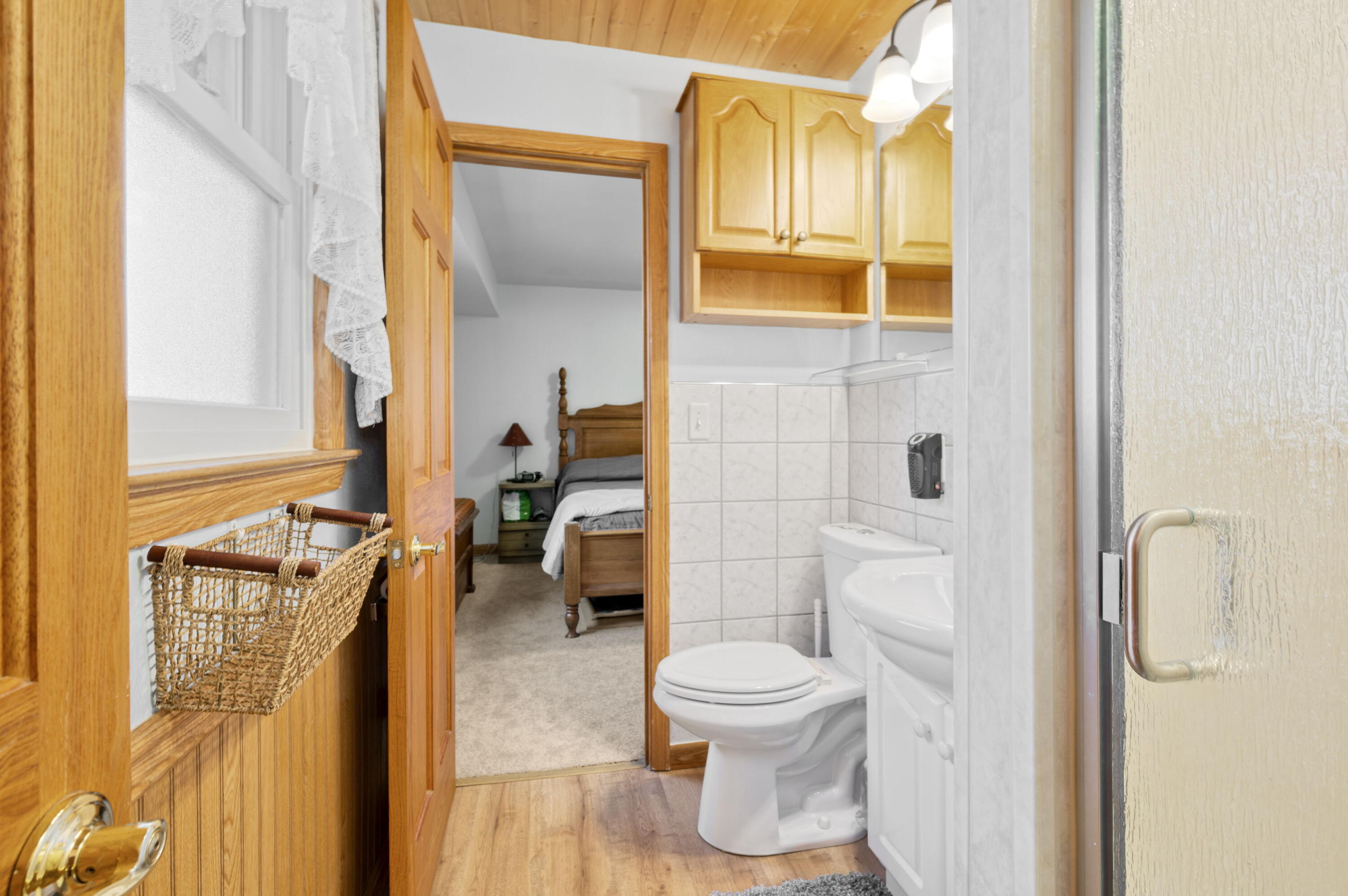 16500 Willow Ridge Lane Brookfield, WI 53005 - Photo 16 of 28 Ensuite Bathroom!