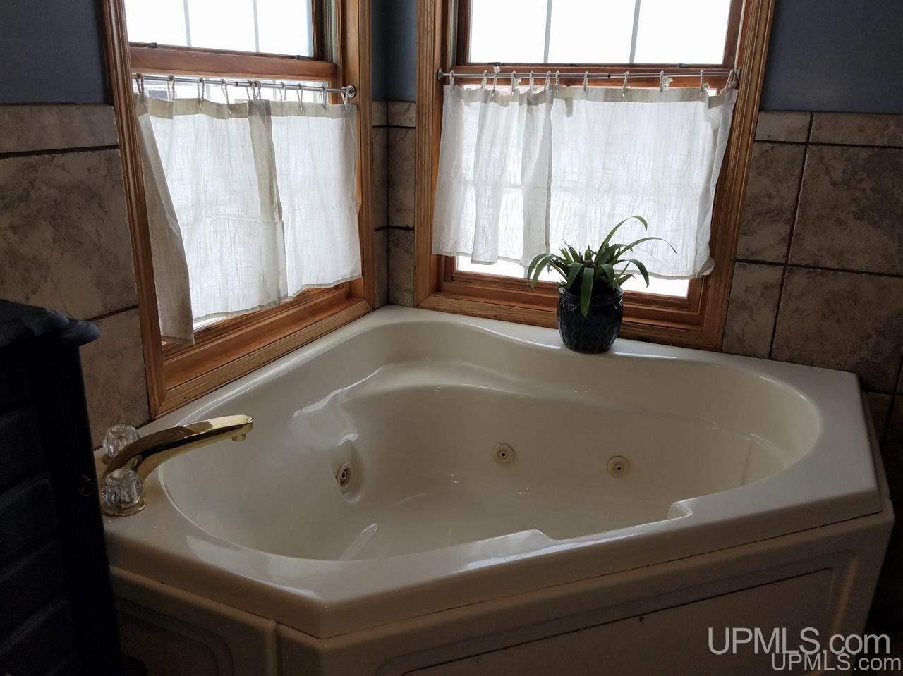14211 North Stateline Road Hurley, WI 54534 - Photo 9 of 50