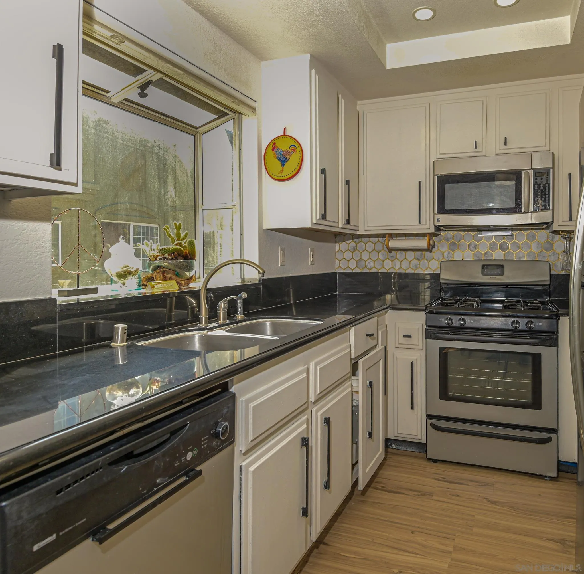 8314 South Somerset Ranch Road, Unit : A Paramount, CA 90723 - Photo 4 of 12 Kitchen