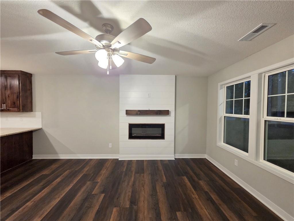 32 East 7th Street Adrian, MO 64720 - Photo 4 of 42