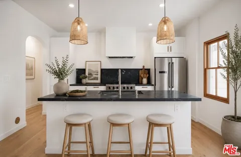 $995,000 | 346 1/2 North Gardner Street, Los Angeles, CA 90036