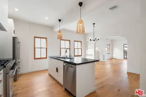 $995,000 | 346 1/2 North Gardner Street, Los Angeles, CA 90036