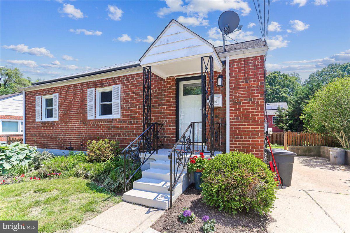1504 Crest Road Silver Spring, MD 20902 - Photo 4 of 52
