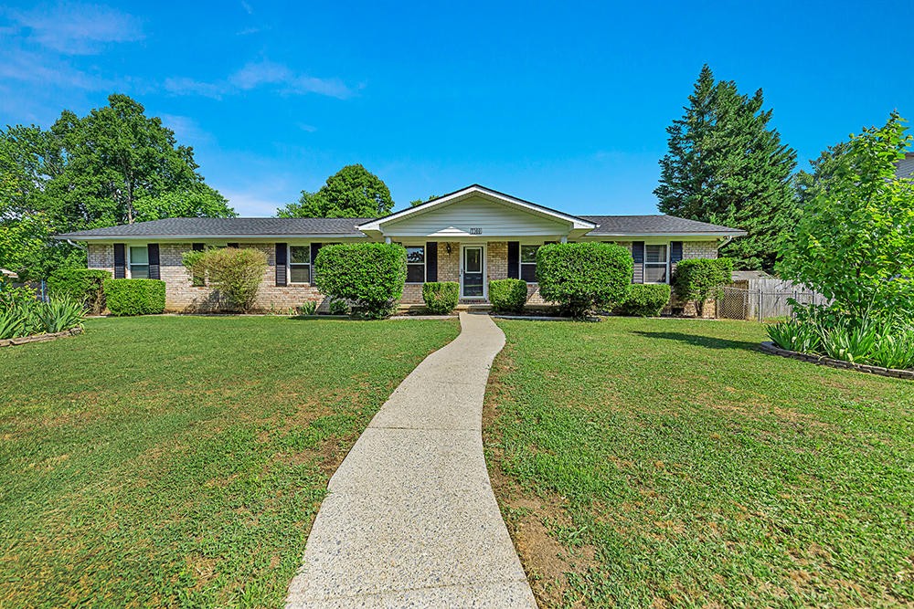 7300 Chartwell Road Knoxville, TN 37931 - Photo 1 of 23 Gallery Image 1