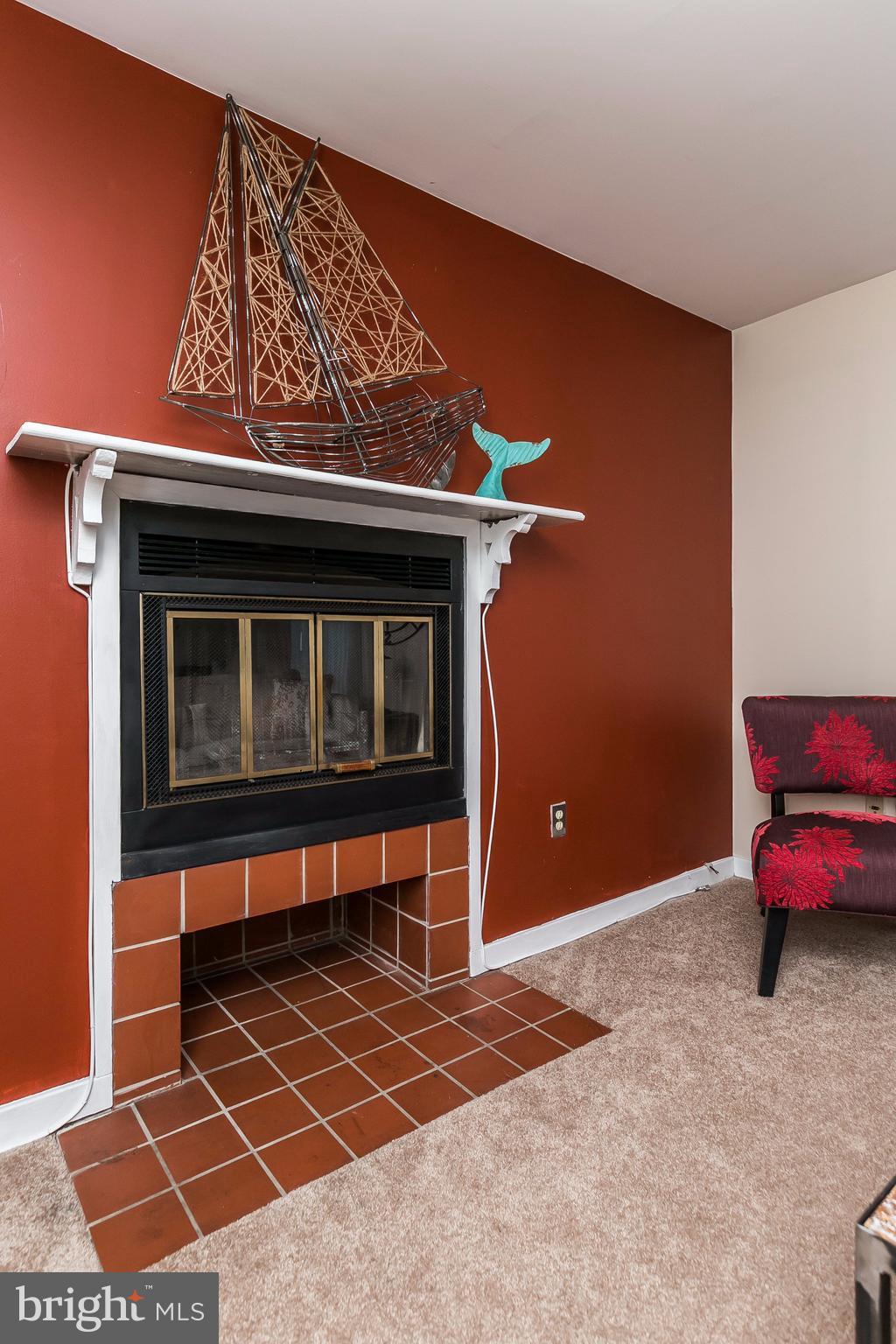 132 Barre Street West, Unit R36 Baltimore, MD 21201 - Photo 8 of 29 Living room
