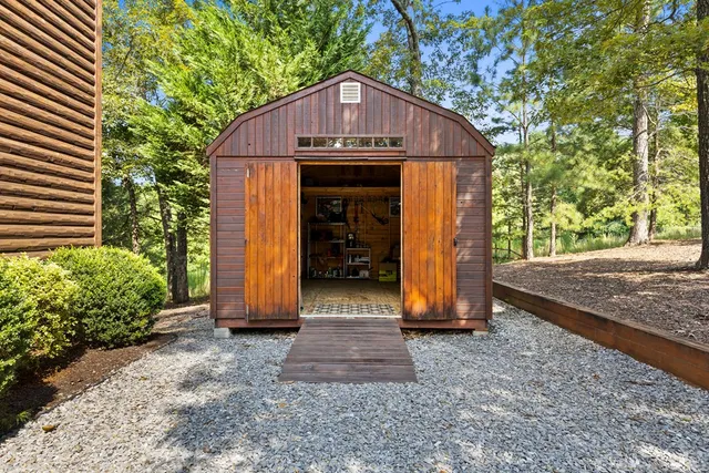 a view of a house with backyard and trees