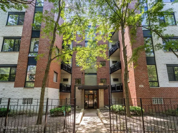 $400,000 | 2317 West Wolfram Street, Unit 411, Chicago, IL 60618