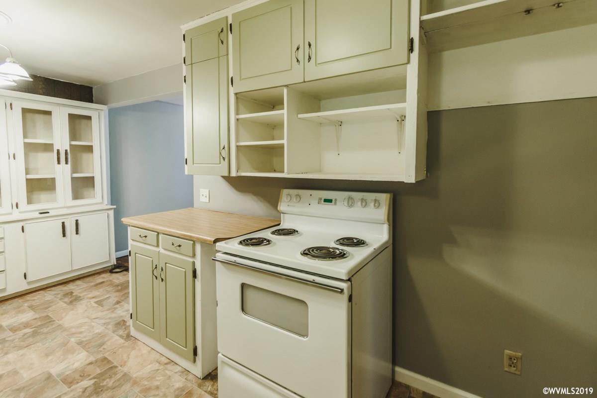 472 F Street Lebanon, OR 97355 - Photo 9 of 25