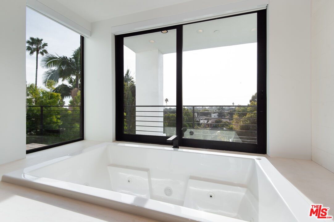 902 Berkeley Street Santa Monica, CA 90403 - Photo 16 of 37