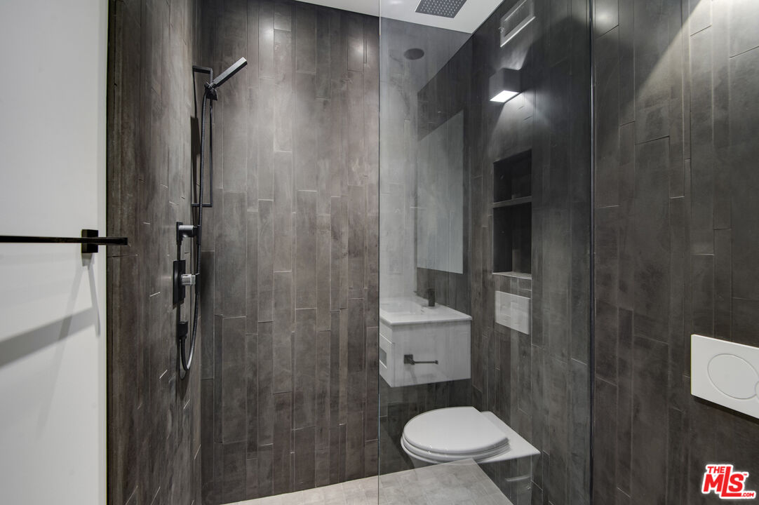 902 Berkeley Street Santa Monica, CA 90403 - Photo 24 of 37