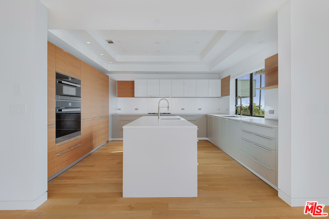 902 Berkeley Street Santa Monica, CA 90403 - Photo 5 of 37