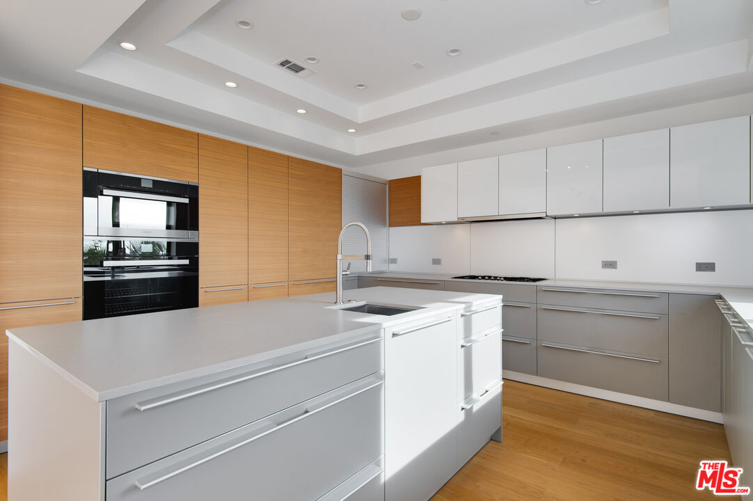 902 Berkeley Street Santa Monica, CA 90403 - Photo 6 of 37