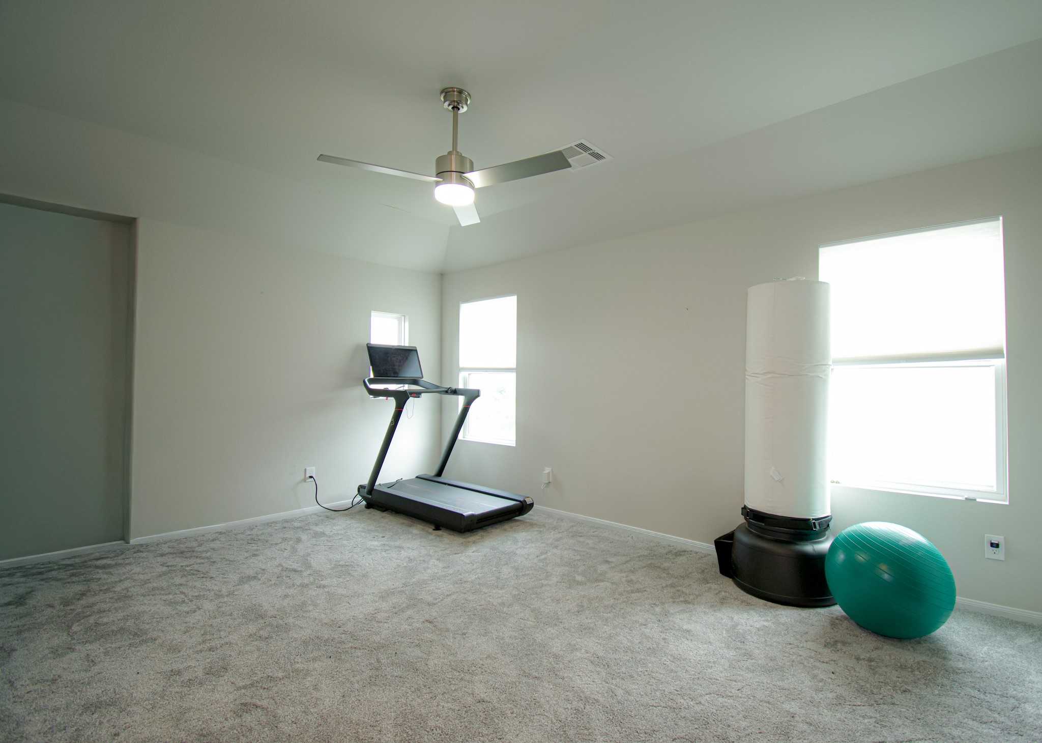 2642 Ridgeback Drive Rosenberg, TX 77471 - Photo 12 of 13 a living room with a window