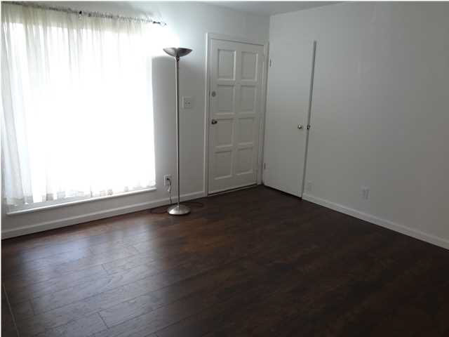 2431 Lexington Road Evansville, IN 47720 - Photo 3 of 36 Gallery Image 3