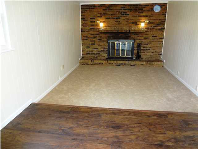 2431 Lexington Road Evansville, IN 47720 - Photo 4 of 36 Gallery Image 4