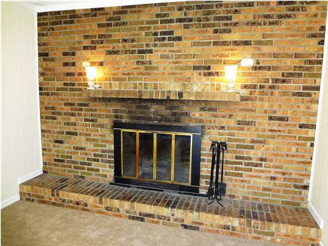 2431 Lexington Road Evansville, IN 47720 - Photo 5 of 36 Gallery Image 5