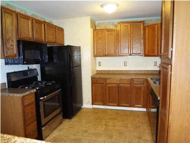 2431 Lexington Road Evansville, IN 47720 - Photo 8 of 36 Gallery Image 8