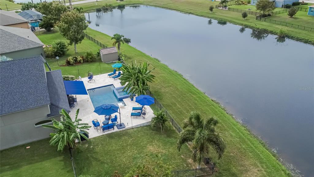 306 Hope Bay Loop Apollo Beach, FL 33572 - Photo 45 of 53 a backyard of a house with lots of green space