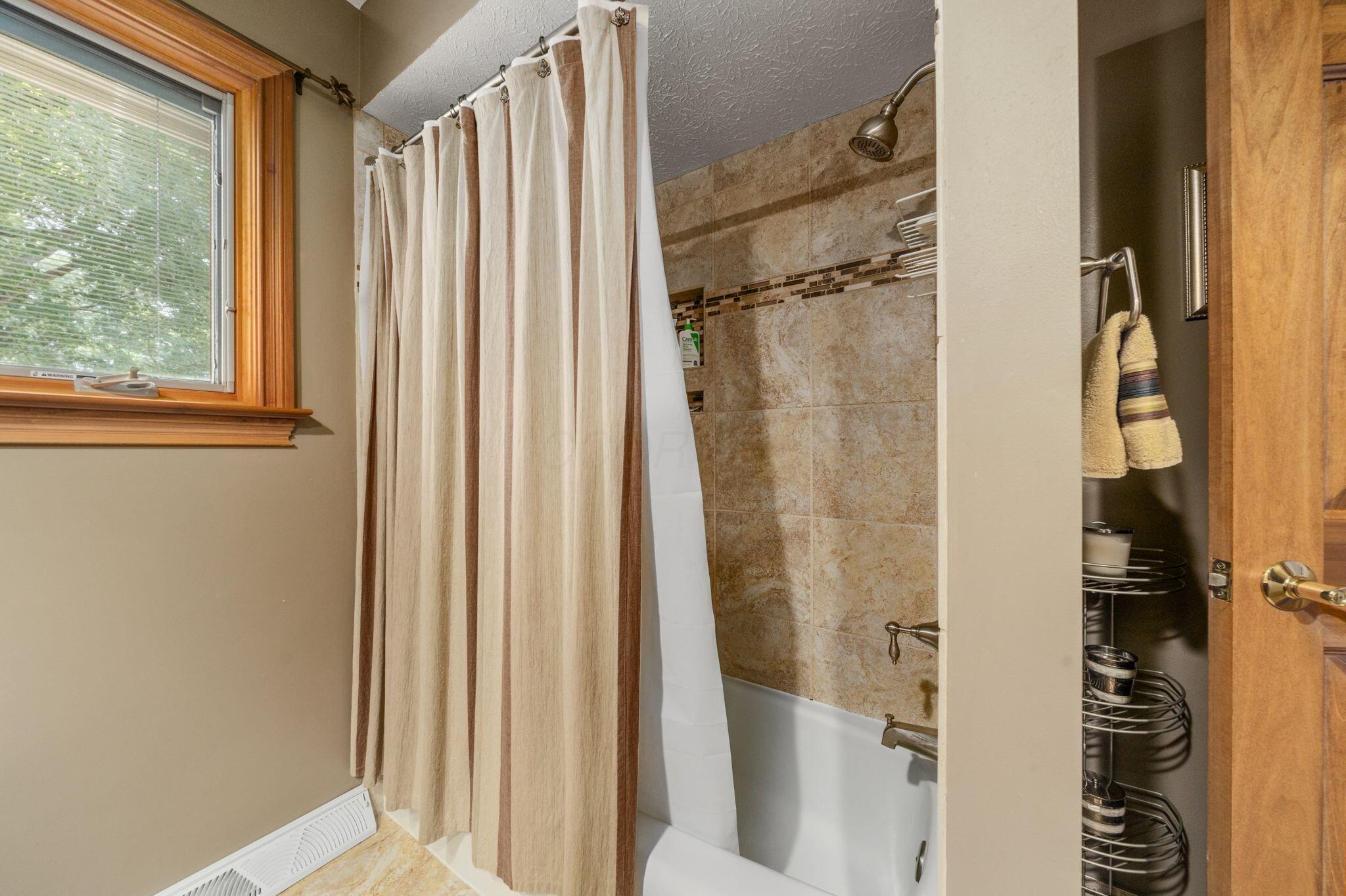 6990 Sunbury Road Westerville, OH 43082 - Photo 21 of 45 42-web-or-mls-DSC08102
