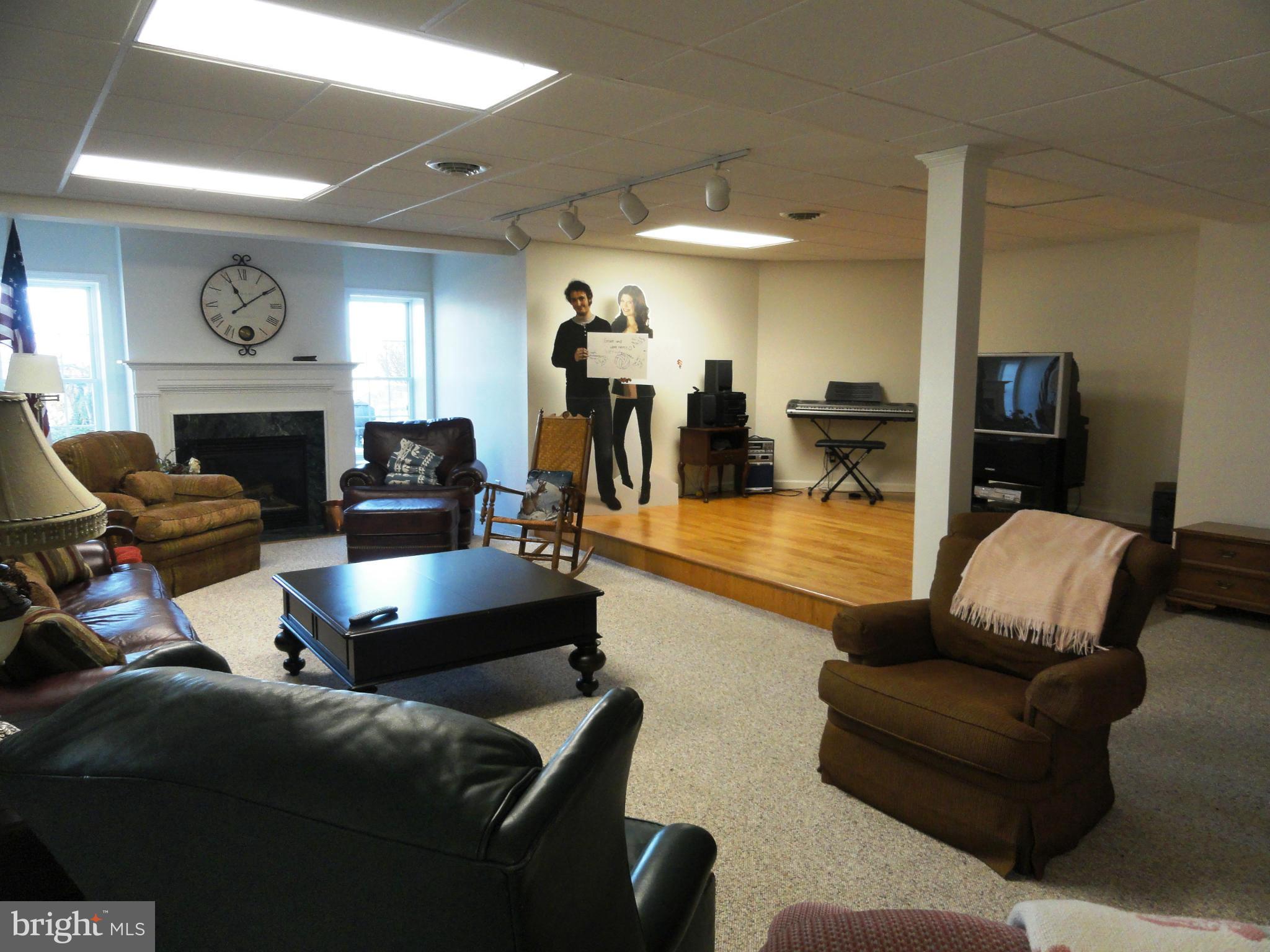 15910 Broadfording Road Hagerstown, MD 21740 - Photo 25 of 30 Family Room