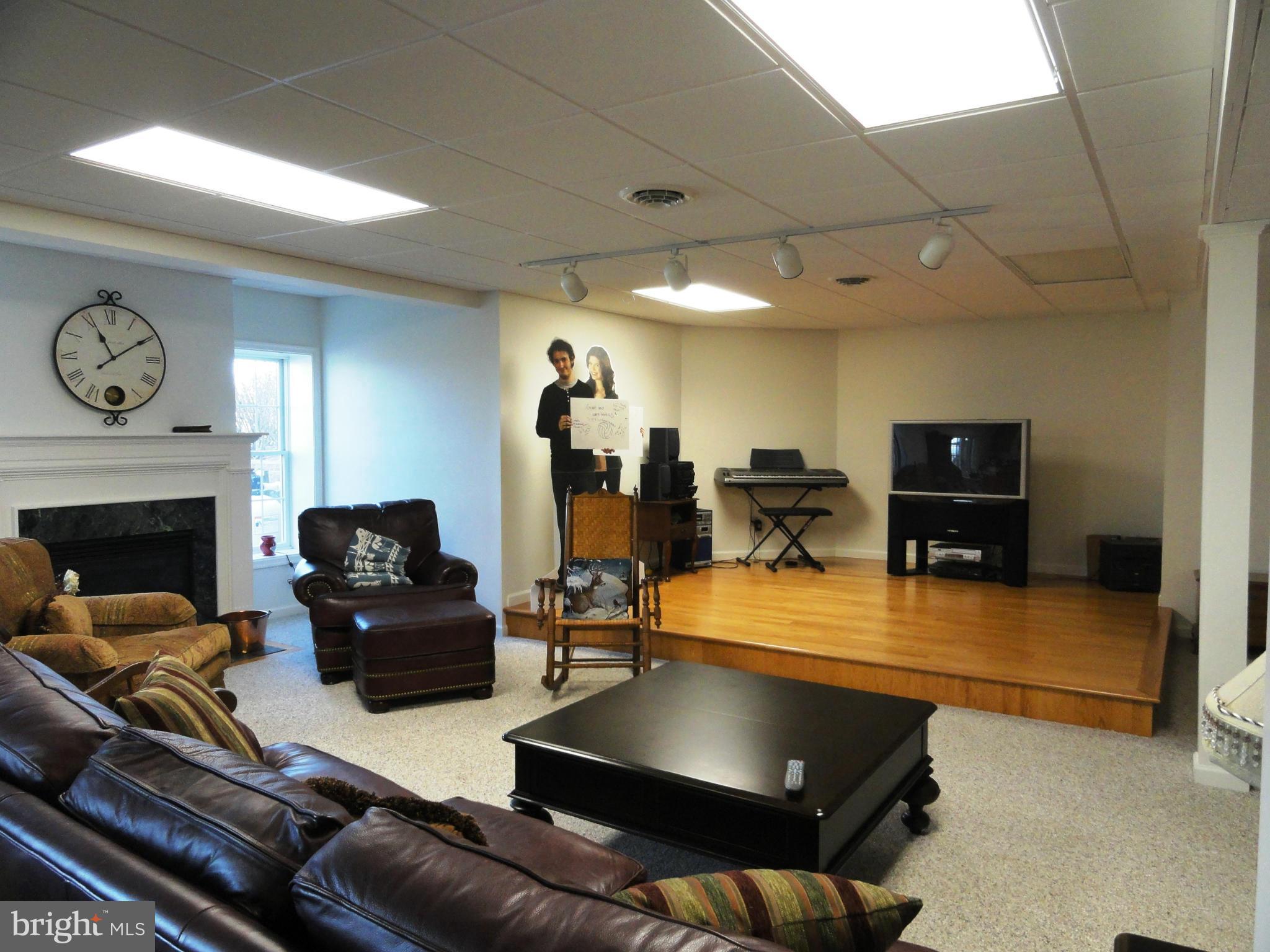 15910 Broadfording Road Hagerstown, MD 21740 - Photo 26 of 30 Family Room