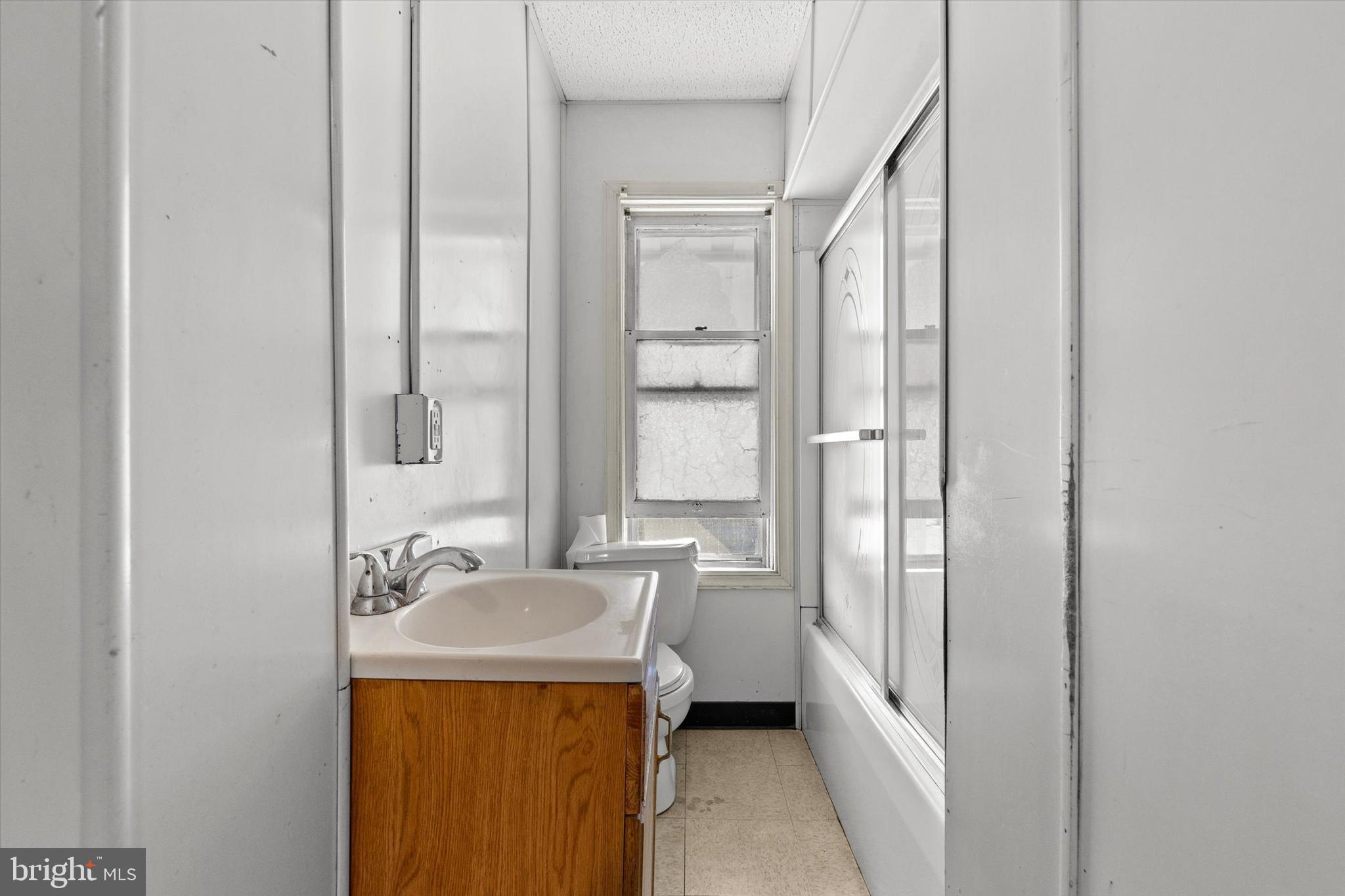 23 South West Street York, PA 17401 - Photo 23 of 39 a bathroom with a sink a mirror and a bathtub