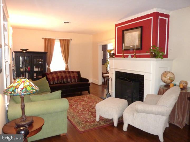 303 Wyncote Road Jenkintown, PA 19046 - Photo 2 of 19 Living Room