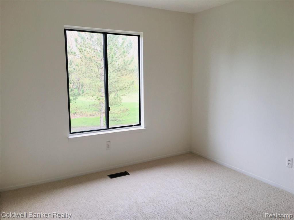 676 Tennyson, Unit 13 Rochester Hills, MI 48307 - Photo 12 of 22