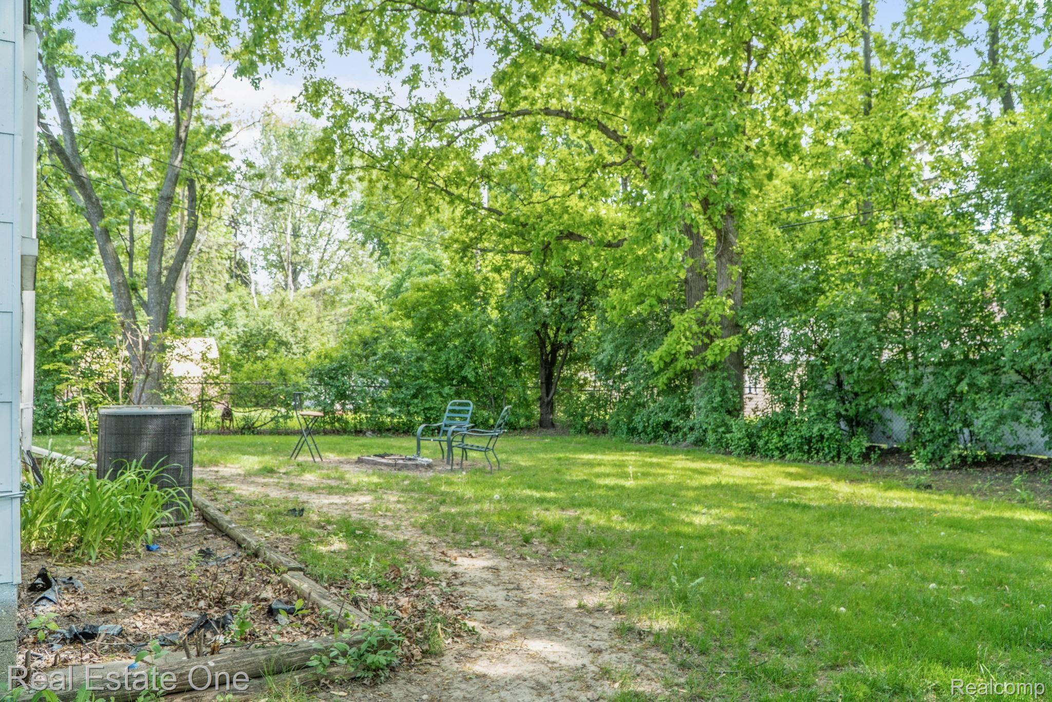 4044 Greenfield Road Berkley, MI 48072 - Photo 17 of 21 19-web-or-mls-4044-Greenfield-Rd-19.jpg