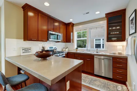 $749,000 | 5807 55th Avenue Northeast, Unit B, Seattle, WA 98105