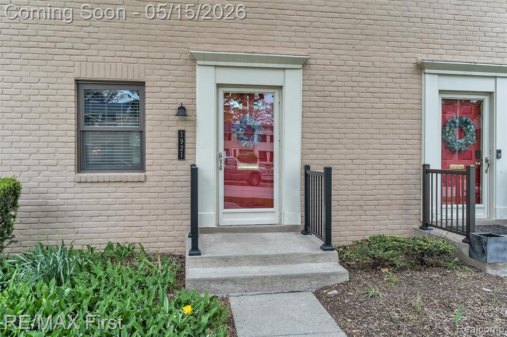 1921 Graefield Road Birmingham, MI 48009 - Photo 3 of 27
