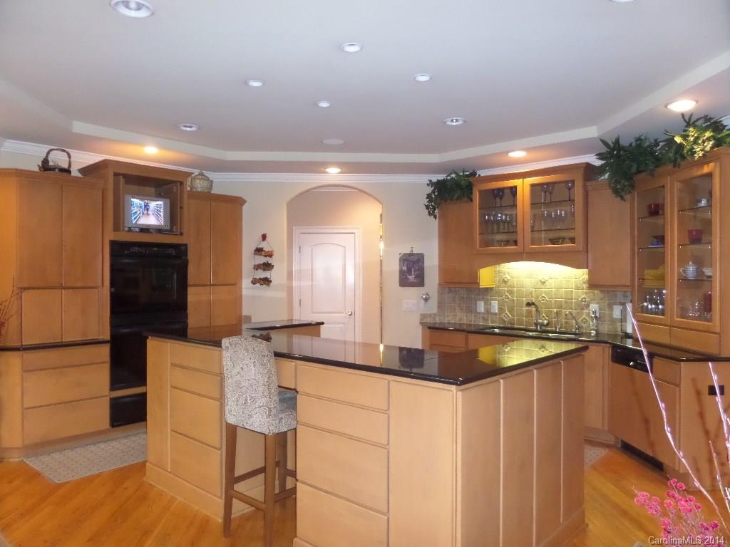 8645 Getalong Road, Unit 32 Charlotte, NC 28213 - Photo 4 of 23 Gallery Image 4