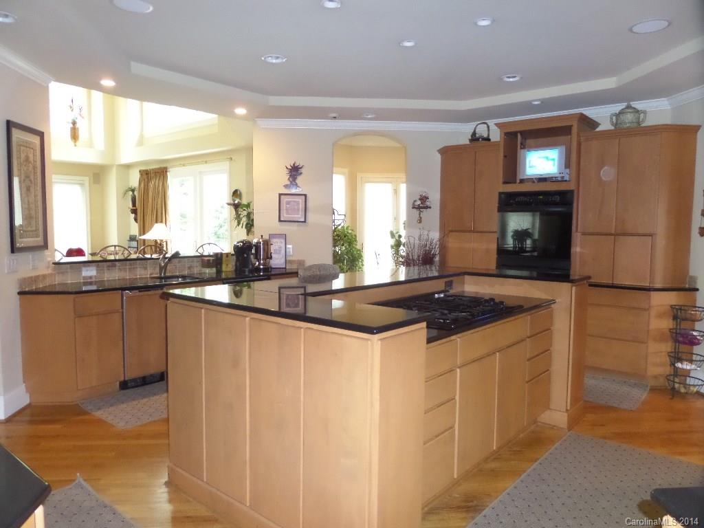 8645 Getalong Road, Unit 32 Charlotte, NC 28213 - Photo 7 of 23 Gallery Image 7