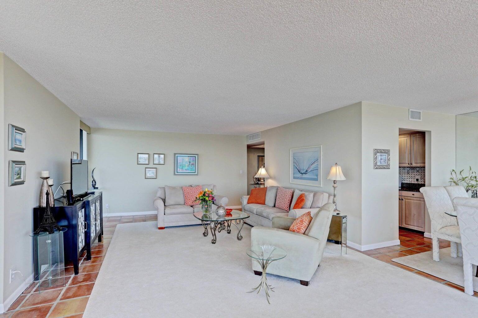 5510 North Ocean Drive, Unit 17D Singer Island, FL 33404 - Photo 7 of 57 20210409115448093253000000-o