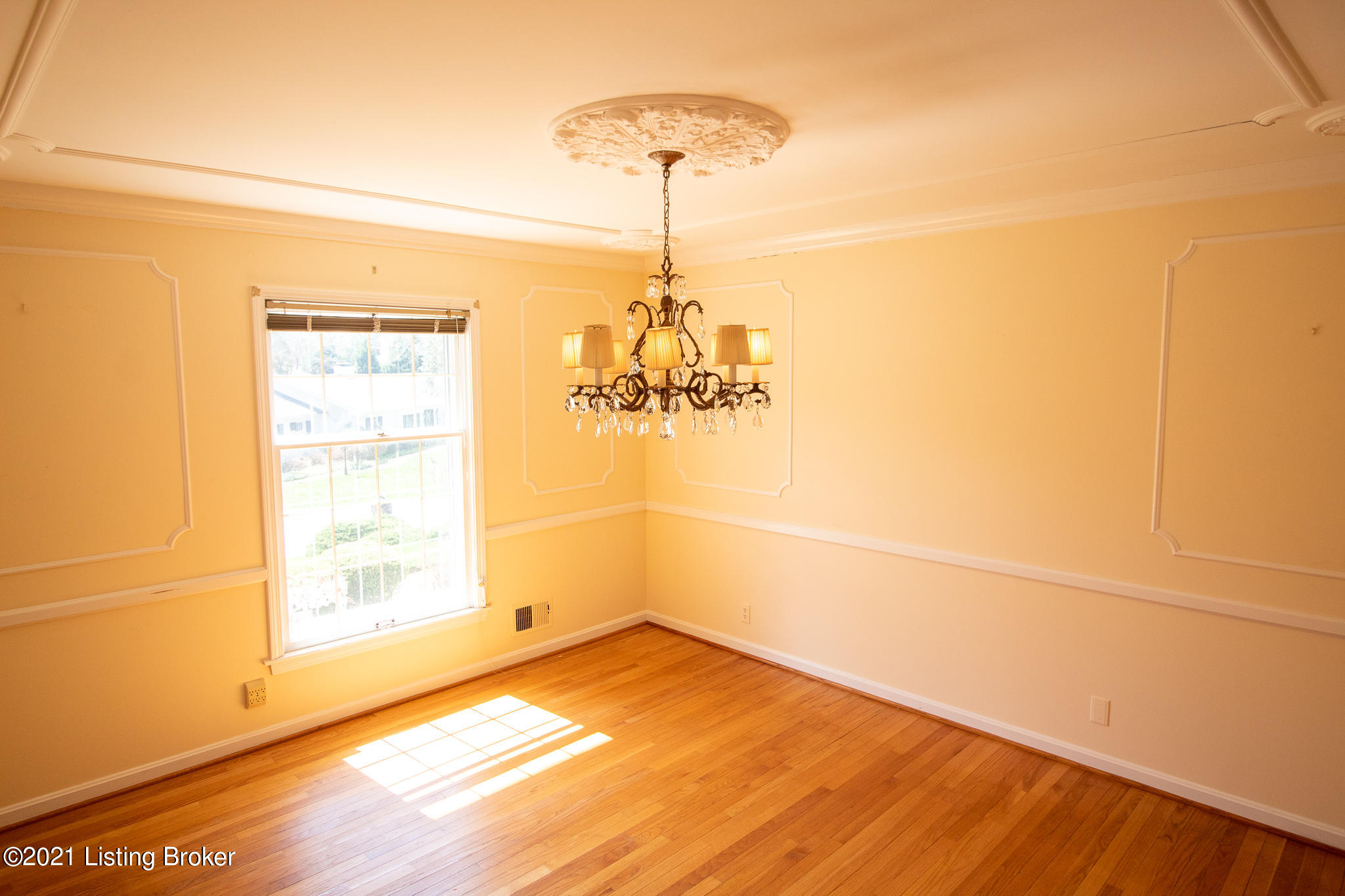 4903 Crofton Road Louisville, KY 40207 - Photo 8 of 39 016