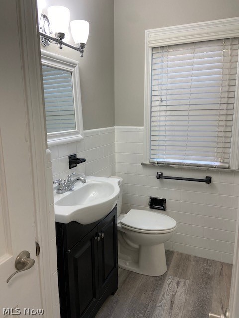 4546 Telhurst Road Cleveland, OH 44121 - Photo 17 of 28