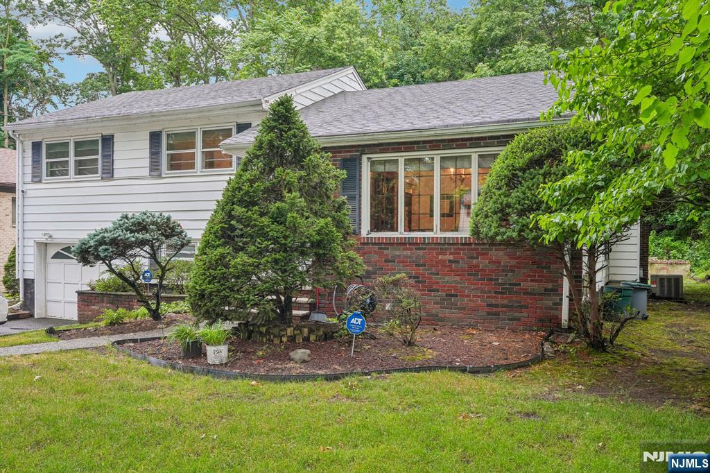 108 Morningside Road Paramus, NJ 07652 - Photo 7 of 45