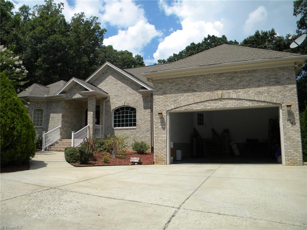 9137 County Line Road Kernersville, NC 27284 - Photo 1 of 28 Main level front entrance