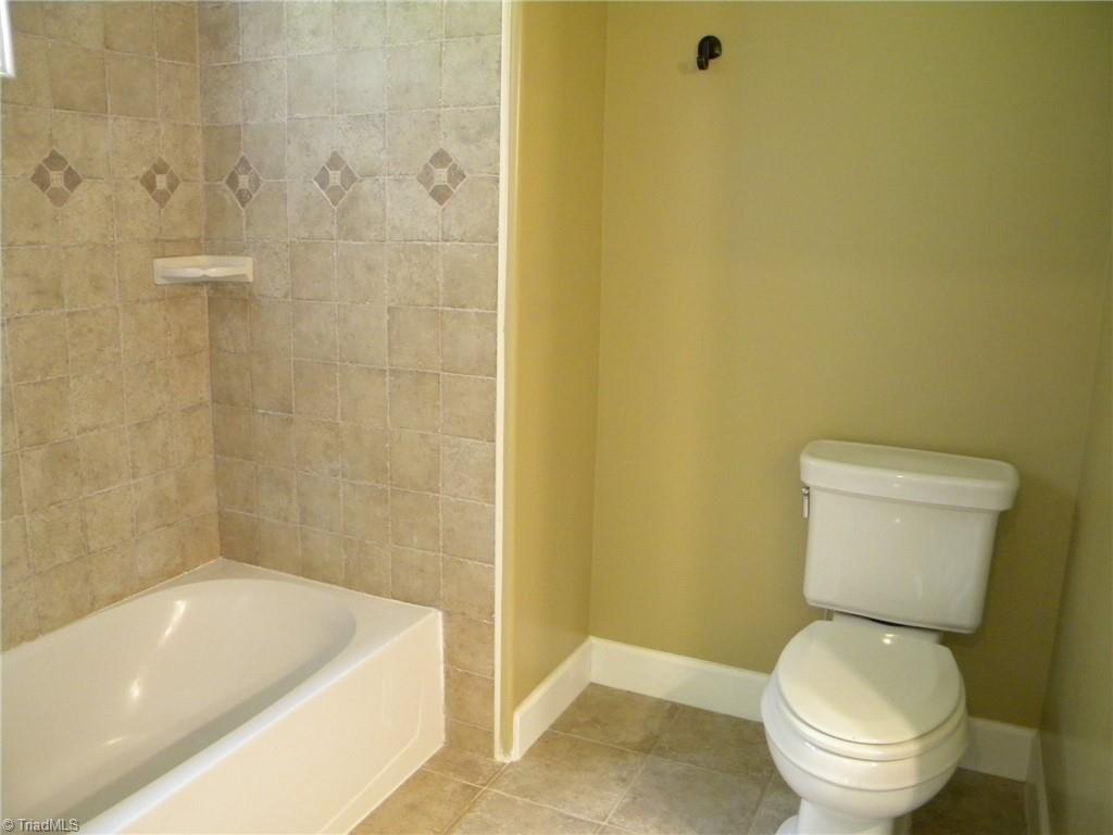 9137 County Line Road Kernersville, NC 27284 - Photo 16 of 28 Main level bathroom 2